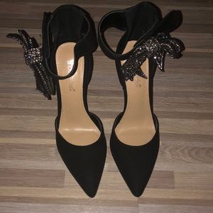 Shoe dazzle pumps